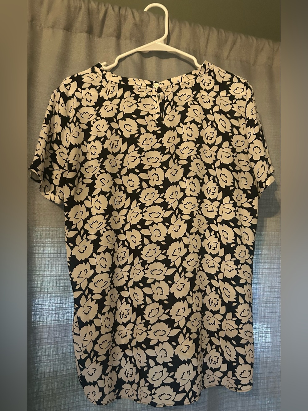 LOFT Black and White Floral Short Sleeve Tee